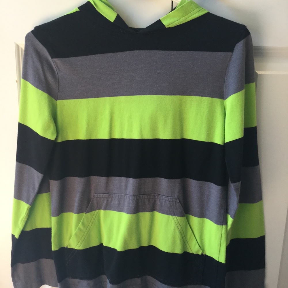 Tony hawk hoodie shirt.  Size M 10-12.  St…